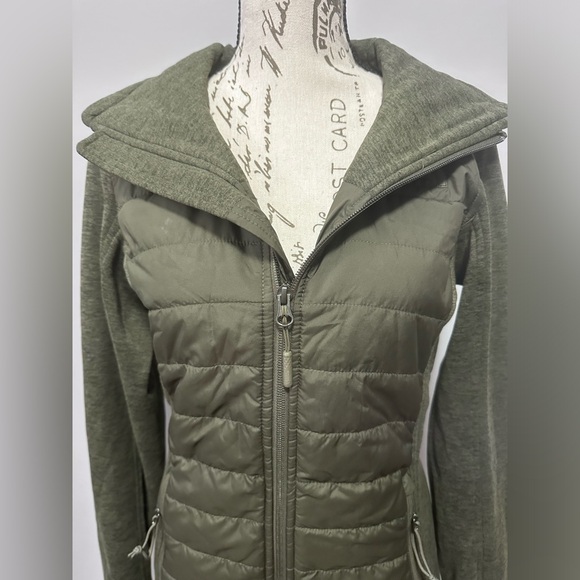 🧥 The North Face Jacket - Olive Green, Size XS 🌟 - Picture 6 of 11